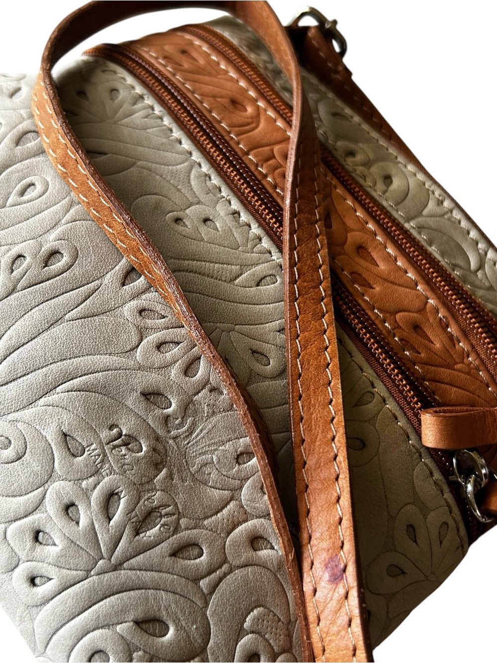 Italian Leather-Embossed Crossbody Bag in Cream and Tan - Picture 4 of 10